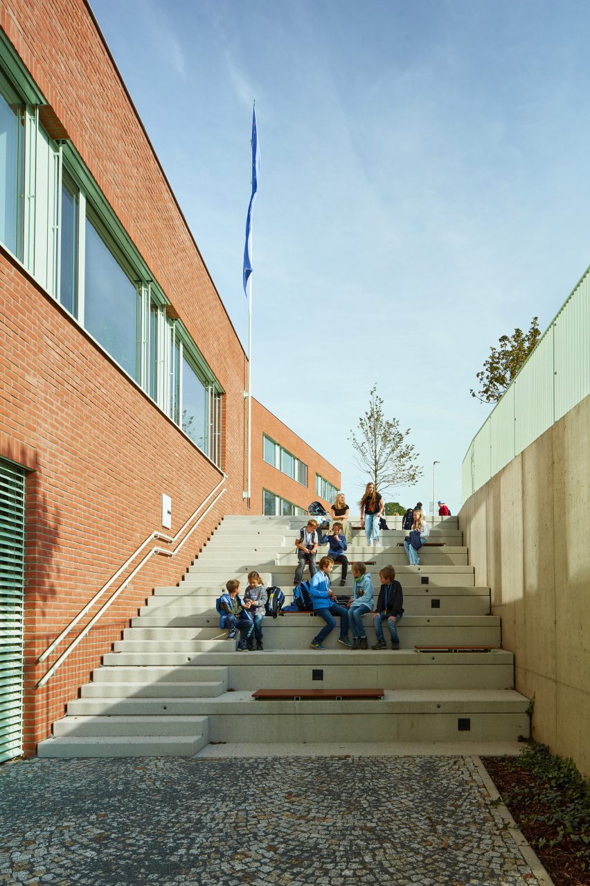 Frič Brothers Elementary School by Atelier 6
