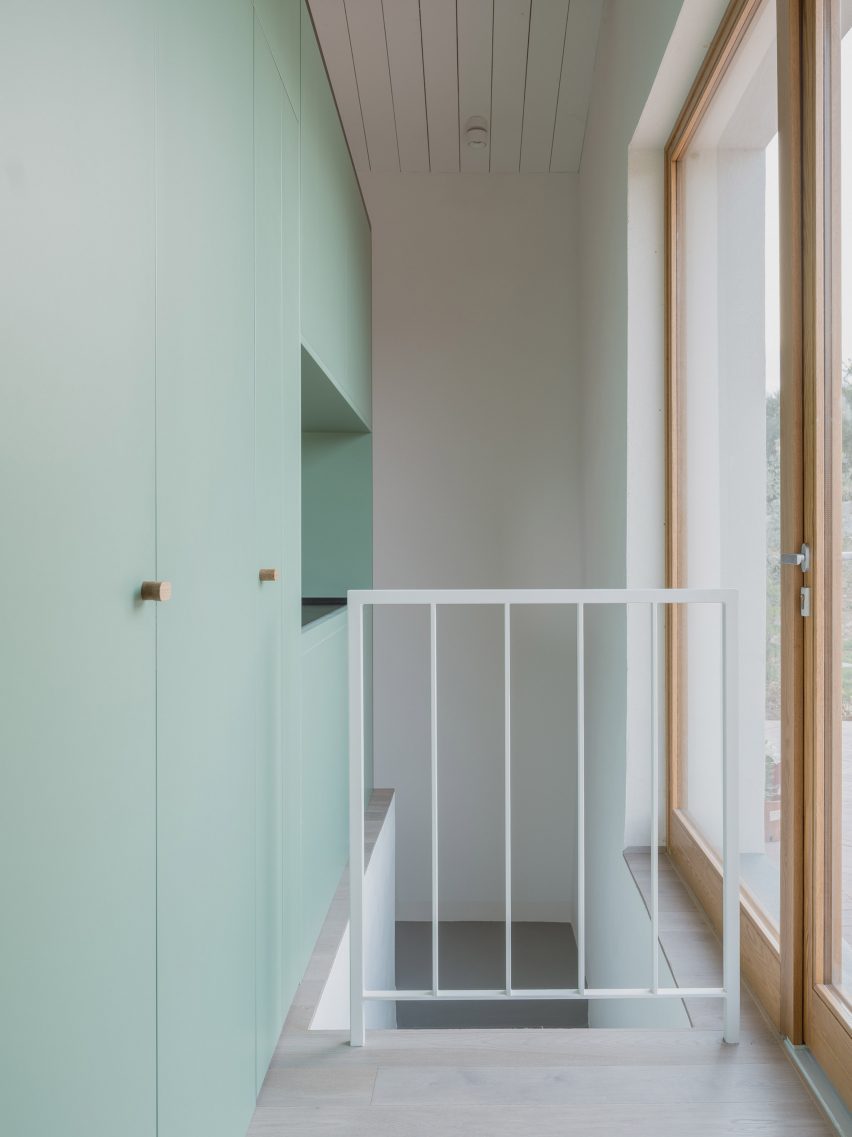 Green joinery in Fienile N by Fōntego Architettura