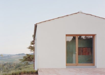 First floor entrance to Fienile N by Fōntego Architettura