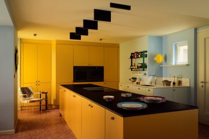 Yellow kitchen in home by Gisbert Pöppler