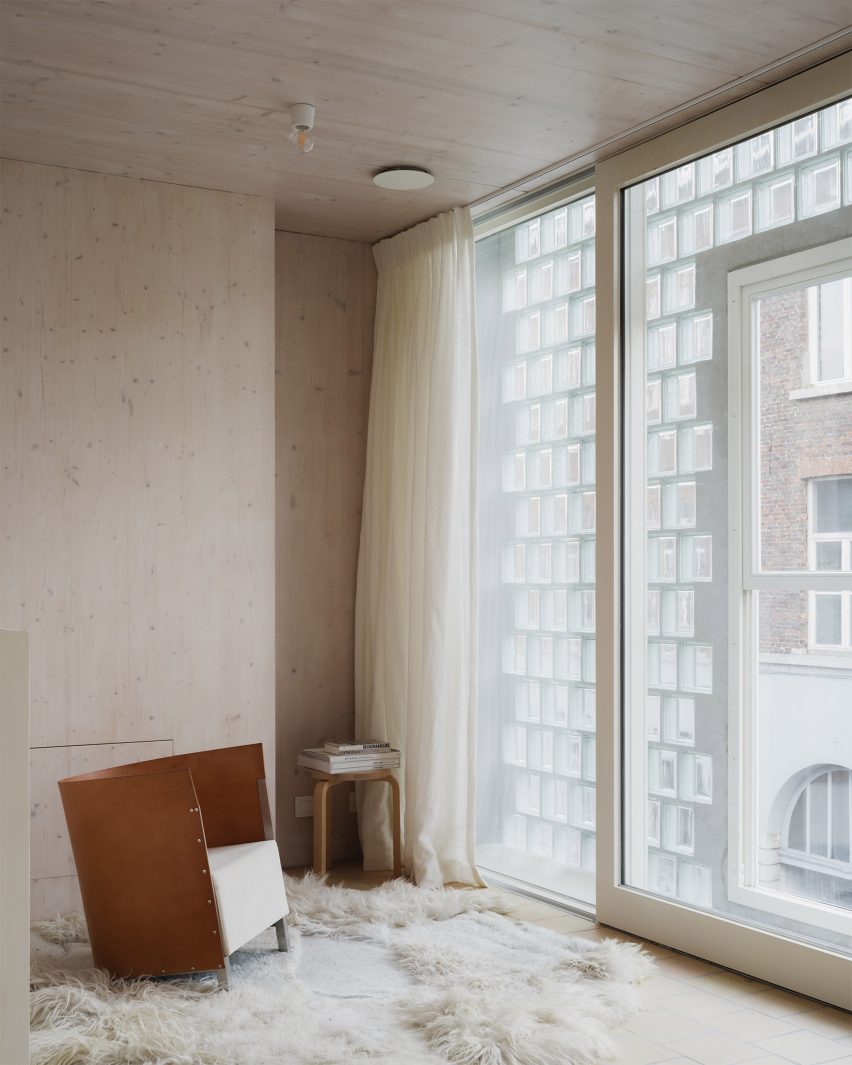 Living room with glass-brick wall