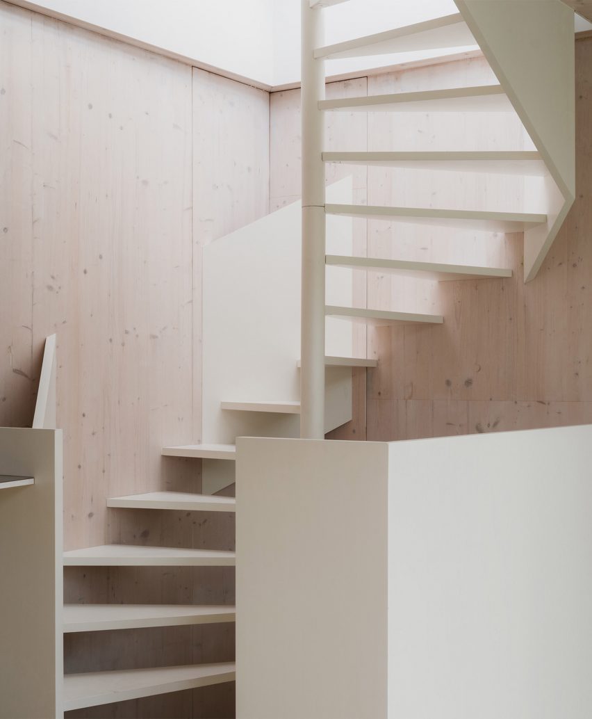 Delmulle Delmulle Architecten's Glass Brick House