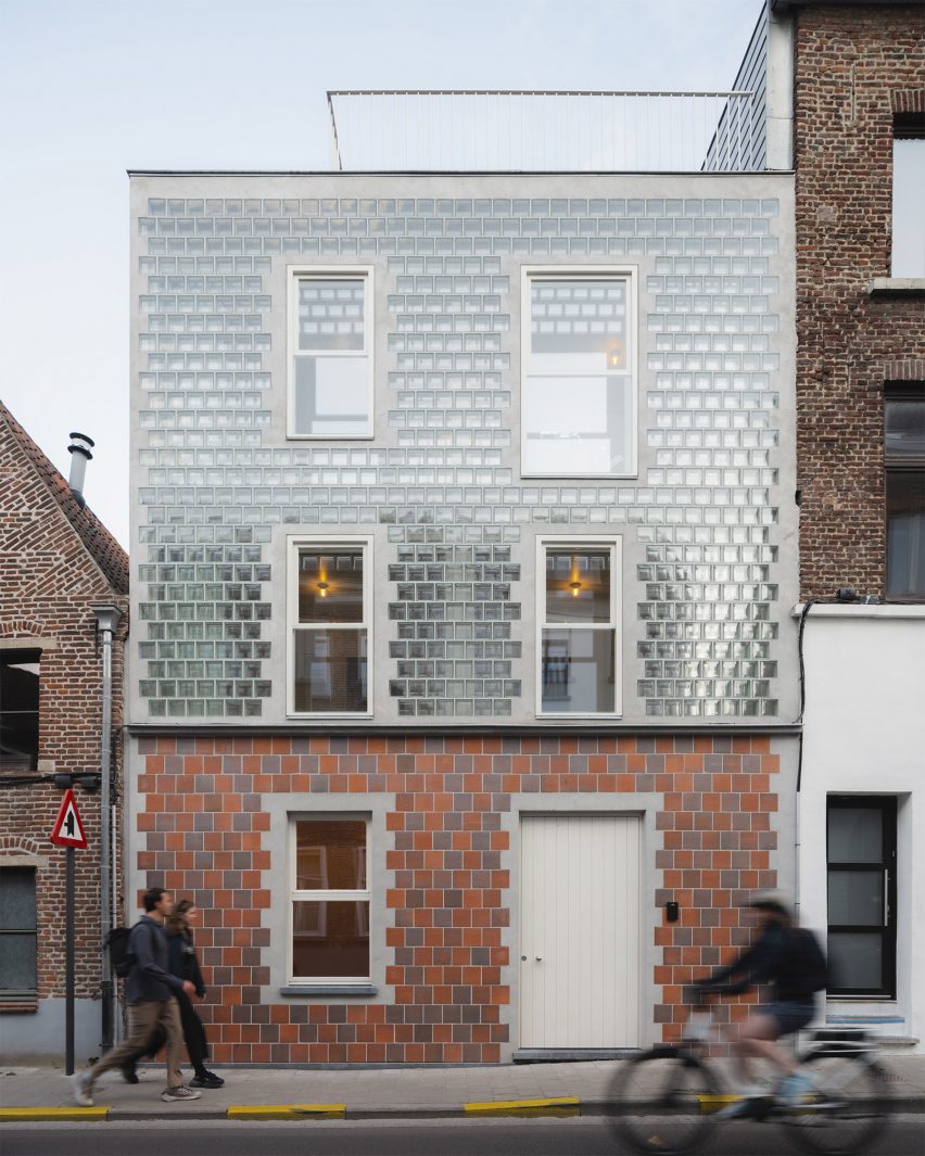 House with brick and glass-brick facade