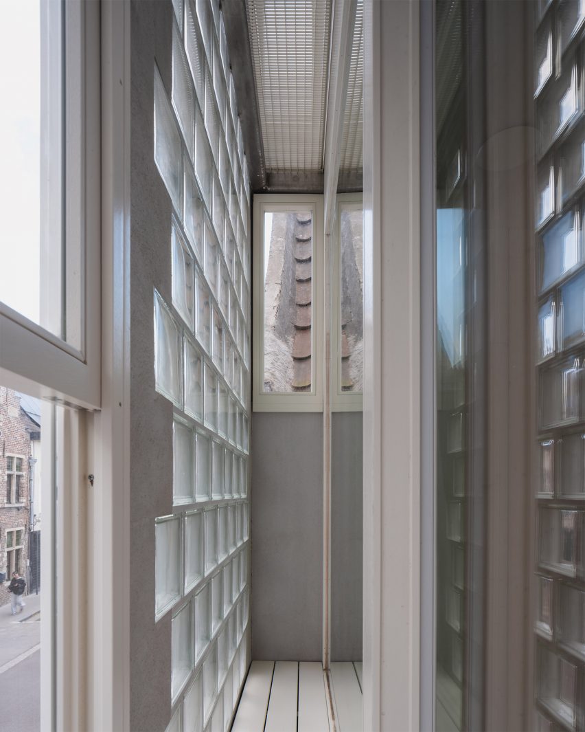 Delmulle Delmulle Architecten's Glass Brick House