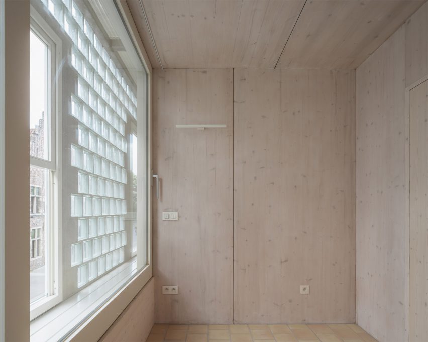 Delmulle Delmulle Architecten's Glass Brick House