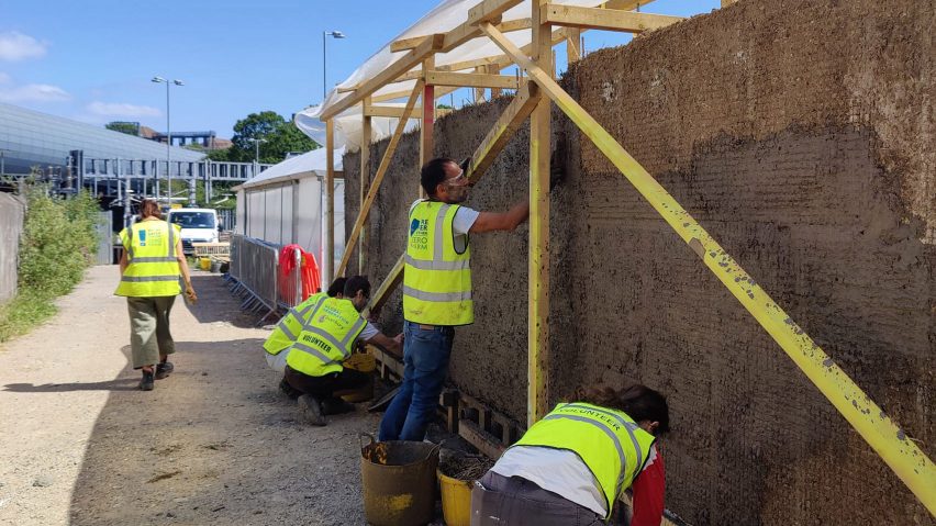 Construction of CobBauge wall