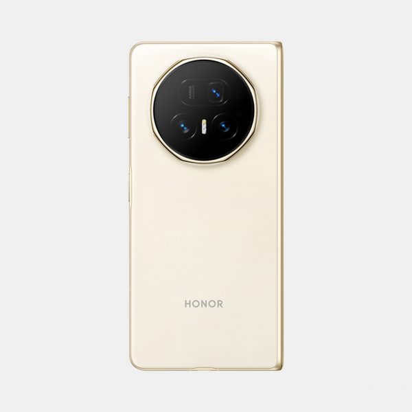 Rear of Honor smartphone with three lenses