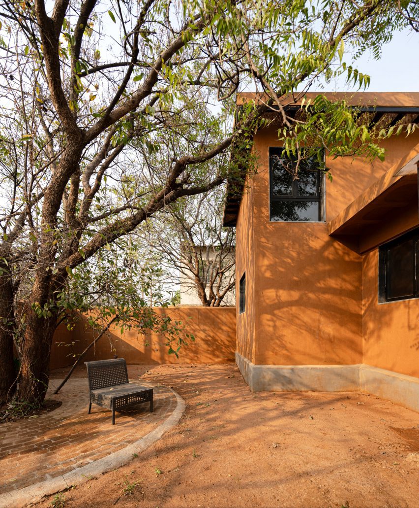 Soil and Soul Studio by Iki Builds