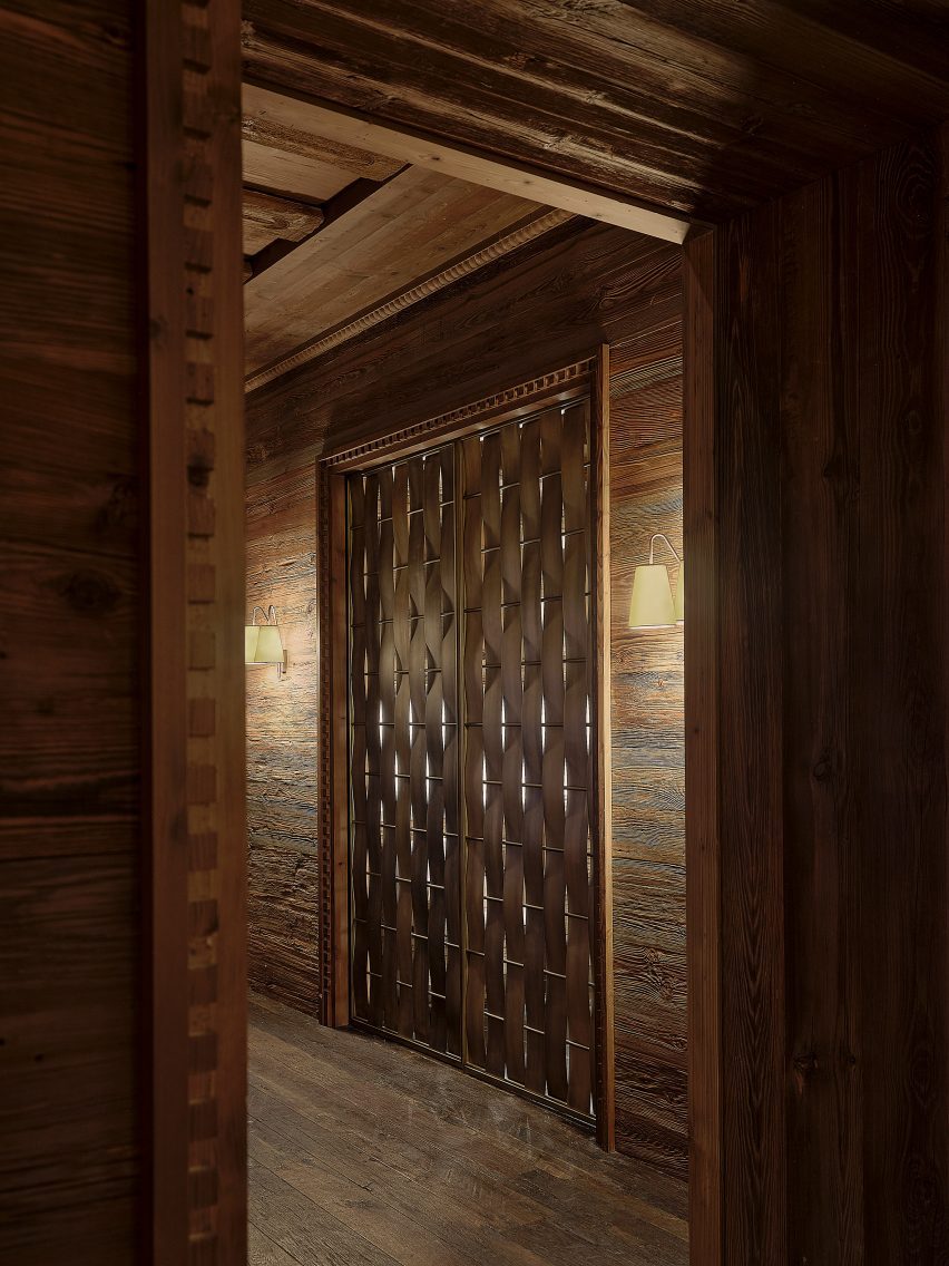 Screen door of woven bronze panels