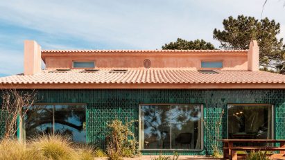 AIP House Azóia by Joāo Tiago Aguiar Arquitectos