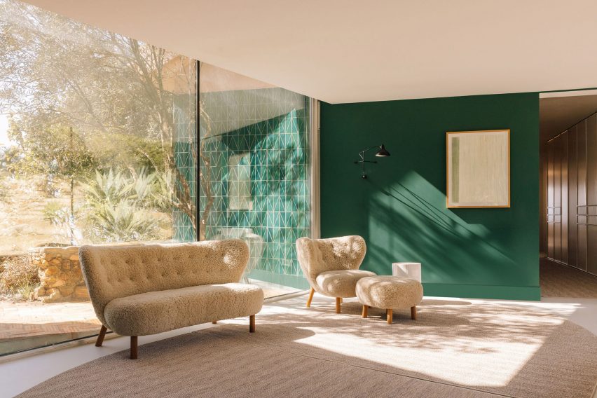 AIP House Azóia by Joāo Tiago Aguiar Arquitectos