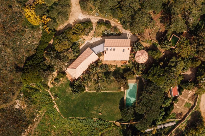 AIP House Azóia by Joāo Tiago Aguiar Arquitectos