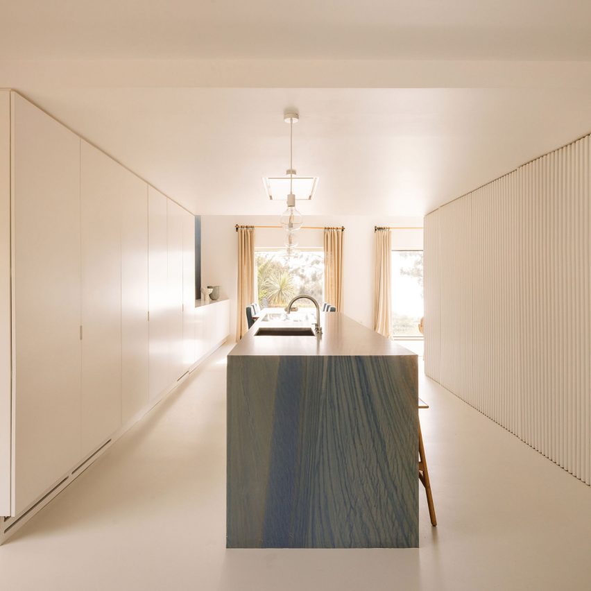 AIP House Azóia by Joāo Tiago Aguiar Arquitectos