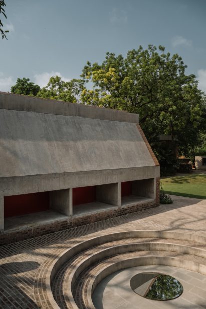 Ampitheatre at Urmila Kanoria Black Box by Studio Sangath