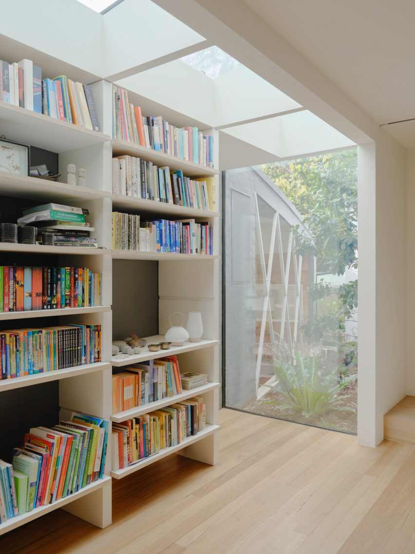 Coil House by Karen Abernethy Interiors and Architecture