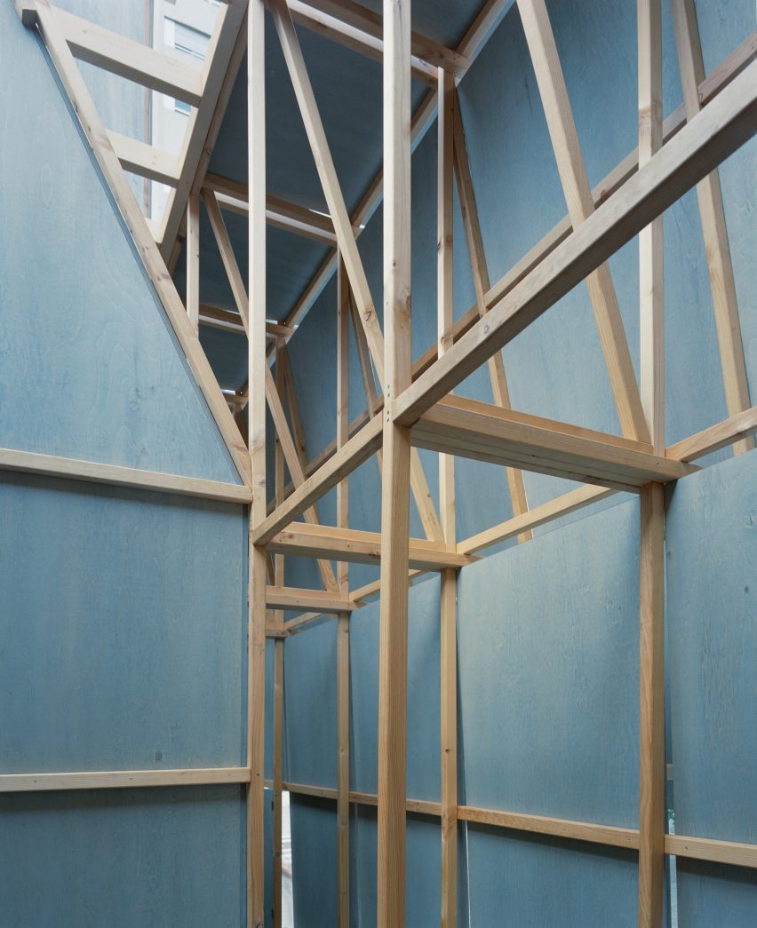 Leopold Banchini Architects temporary bathhouse in Logroño for Concentrico festival