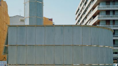Leopold Banchini Architects temporary bathhouse in Logroño for Concentrico festival