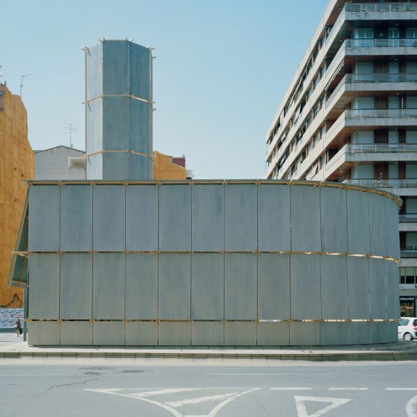 Leopold Banchini Architects temporary bathhouse in Logroño for Concentrico festival