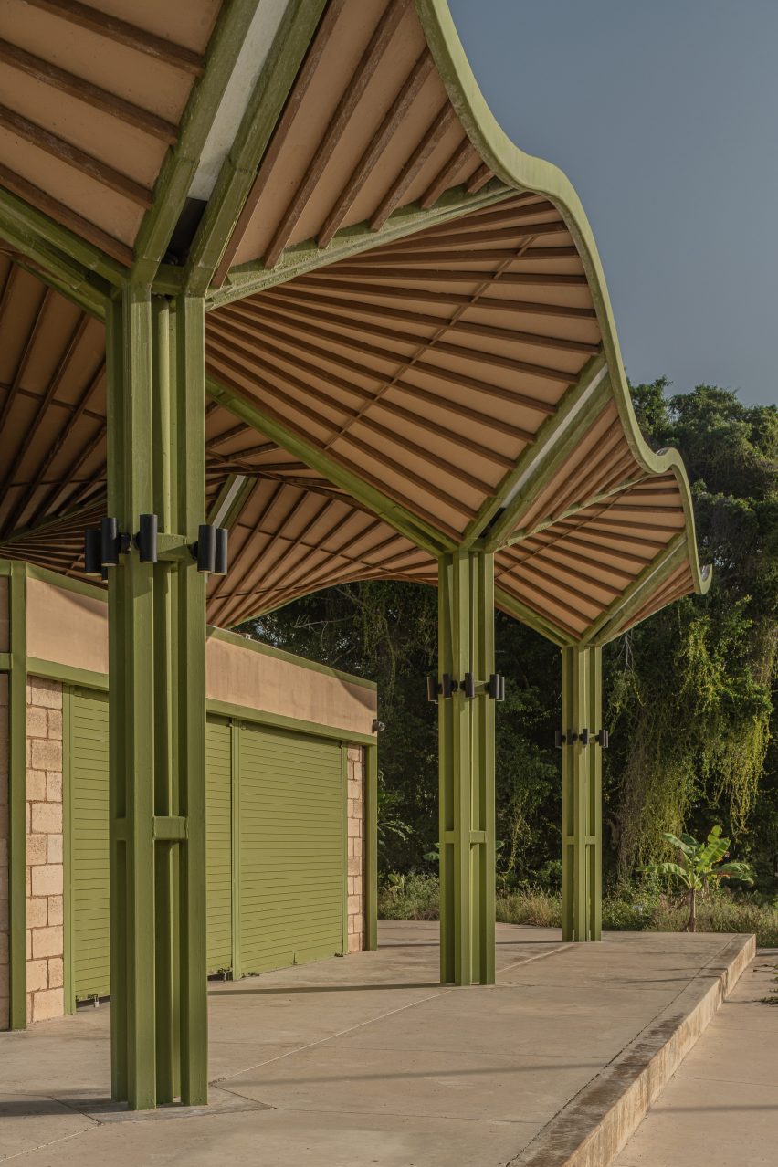Parabolic roof system