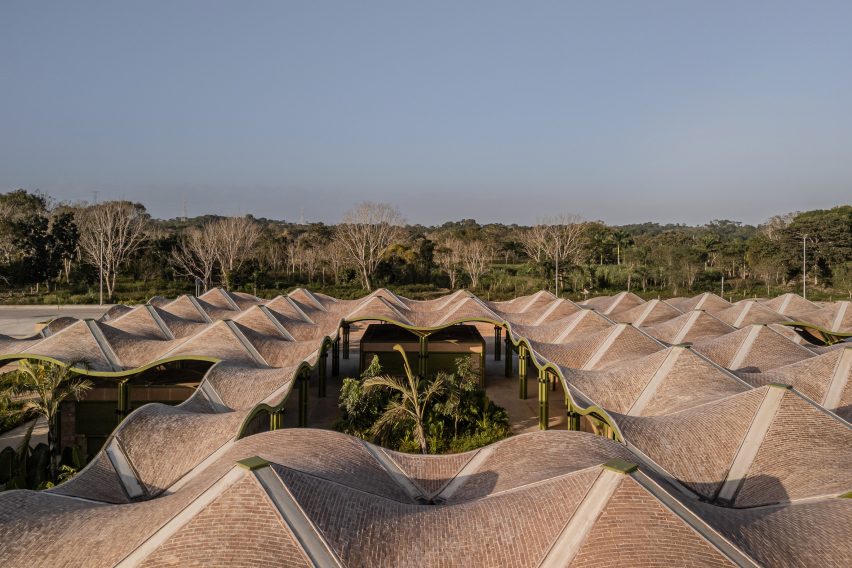 Parabolic roof system