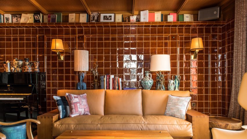 sofa in front of green glazed tiles