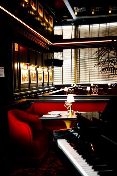 Monsieur Claude restaurant in Rueil-Malmaiso