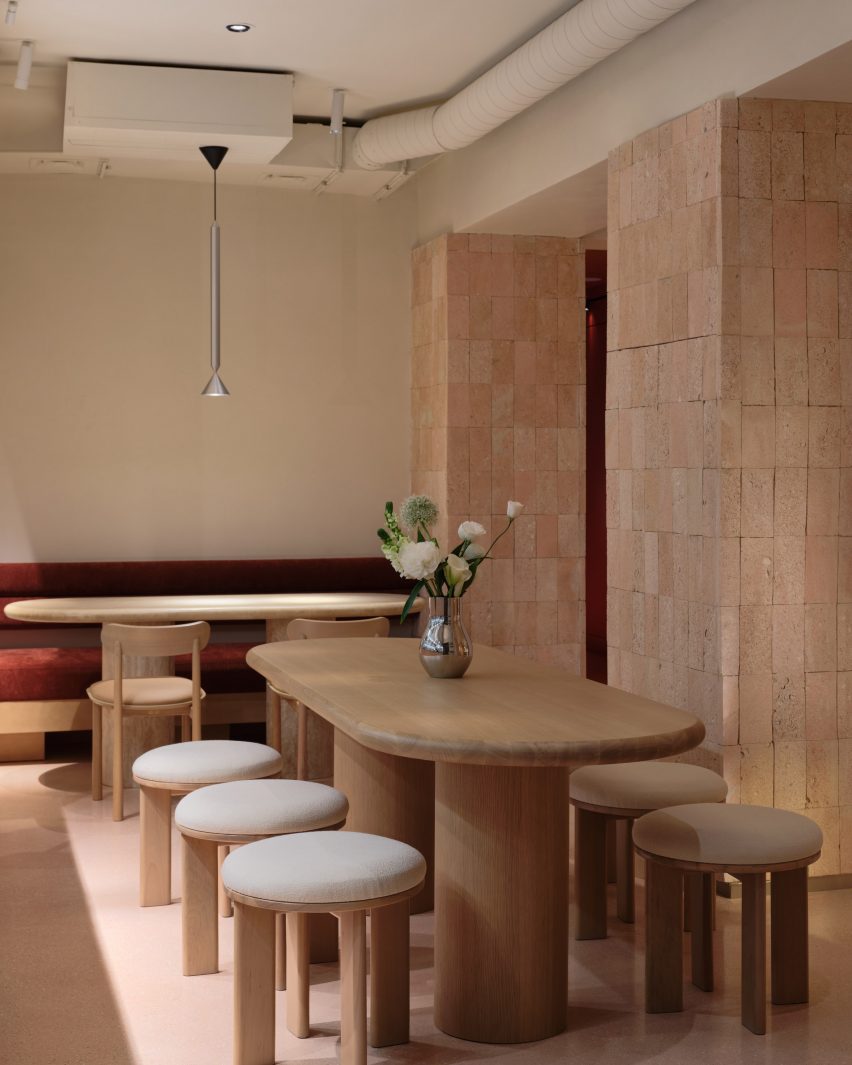 Table and chairs with shell limestone wall feature