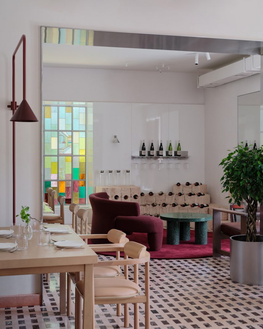 Opening leading through from restaurant to sofa