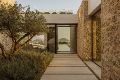 Courtyard in Southwand House by K-Studio