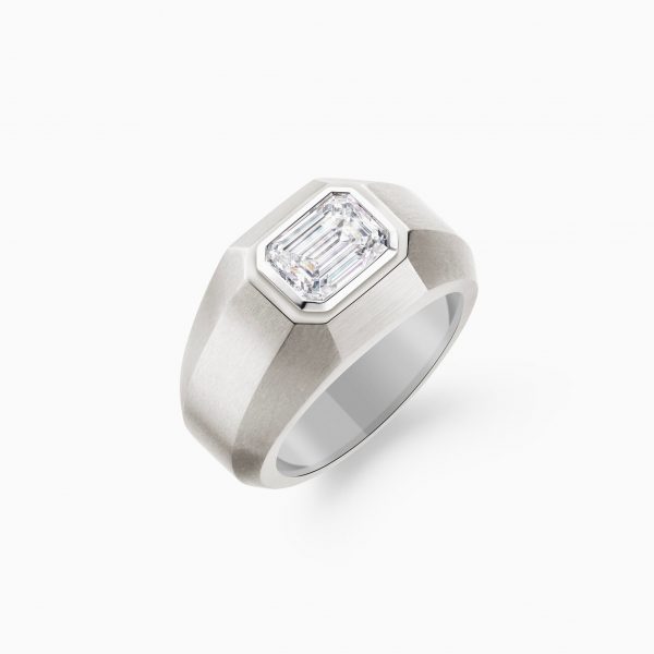 Spktrl smart ring on a white backdrop