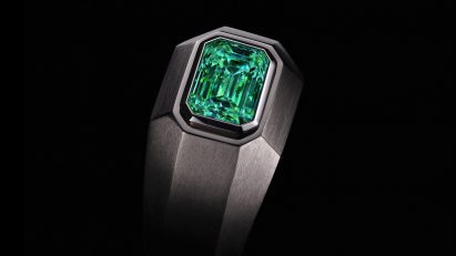 Spktrl smart ring on a black backdrop