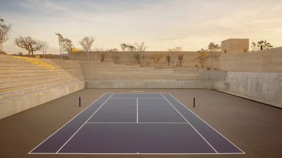 Tennis court in Mexico by Taller Héctor Barroso