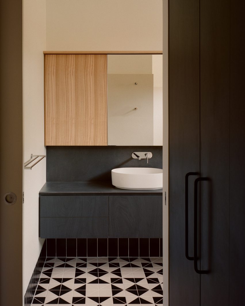 Thornbury House by Healy Ryan Architects