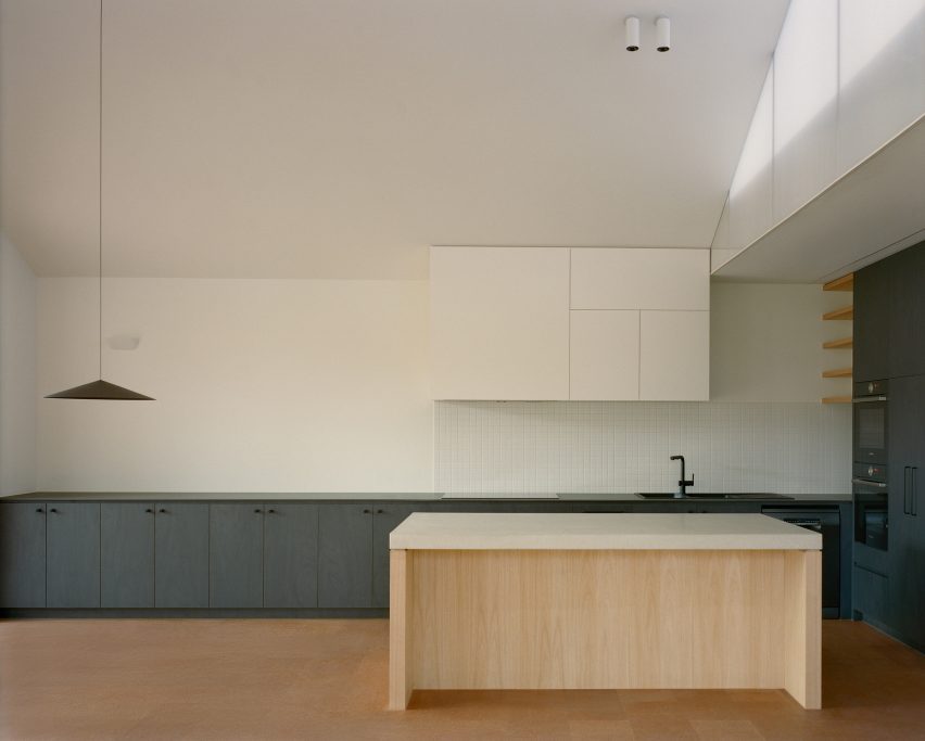 Thornbury House by Healy Ryan Architects