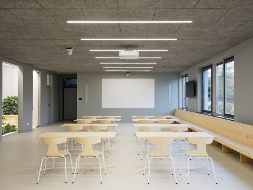 Zeller & Moye embed plants throughout German office