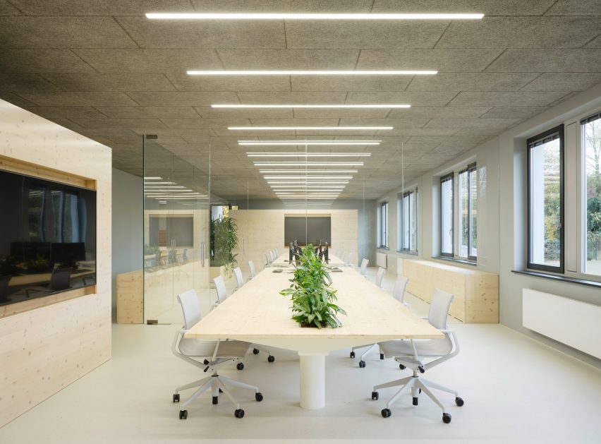Zeller & Moye embed plants throughout German office