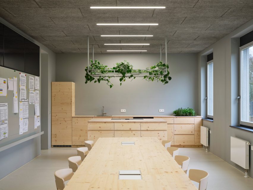 Zeller & Moye embed plants throughout German office