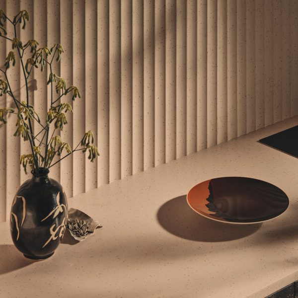 Photo a vase and a plate