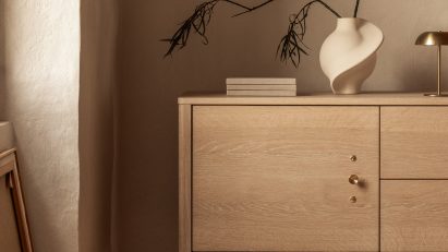 Wooden chest of drawers