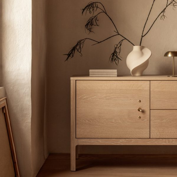 Wooden chest of drawers