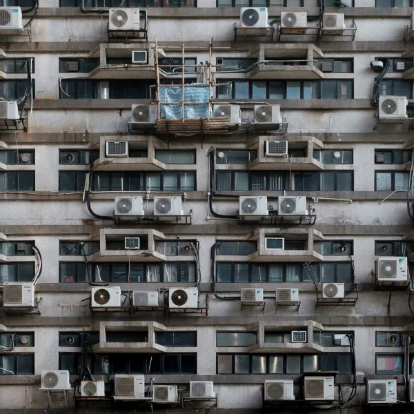 Building fixed with air-conditioning units