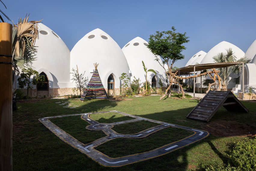 Al Fanar School in Dubai by Emkaan