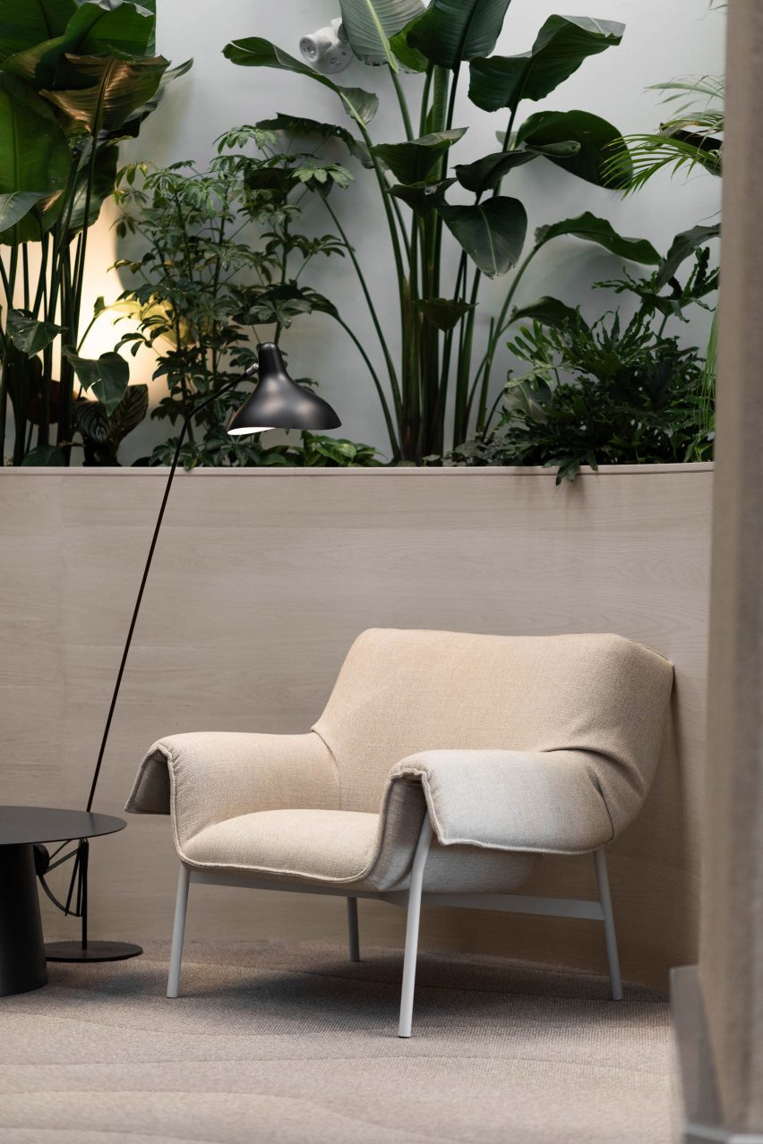 Aspire Westjet Garden Lounge by MRDK