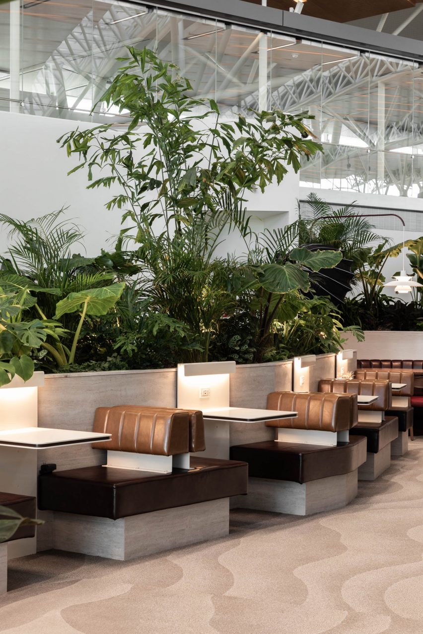 Aspire Westjet Garden Lounge by MRDK
