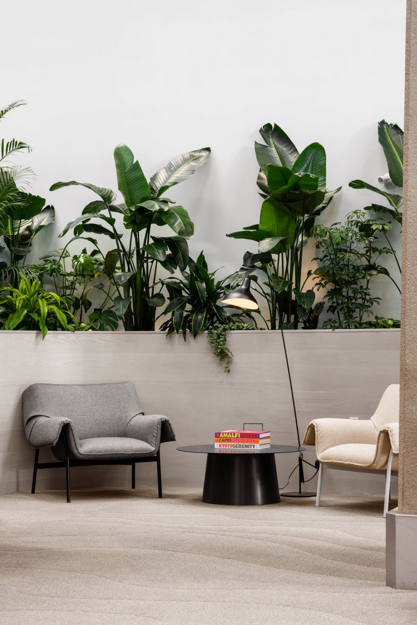 Aspire Westjet Garden Lounge by MRDK
