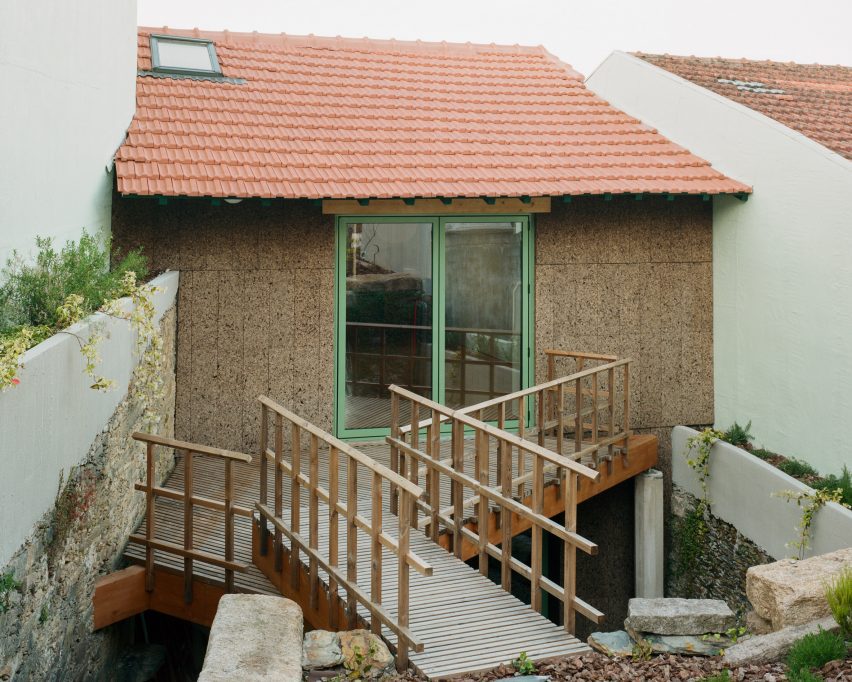 House in Valango by Atelier Local