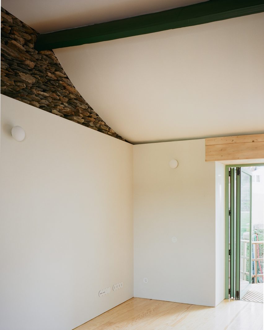House in Valango by Atelier Local