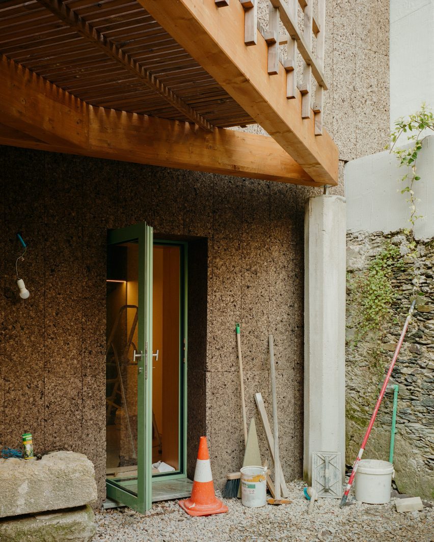 House in Valango by Atelier Local