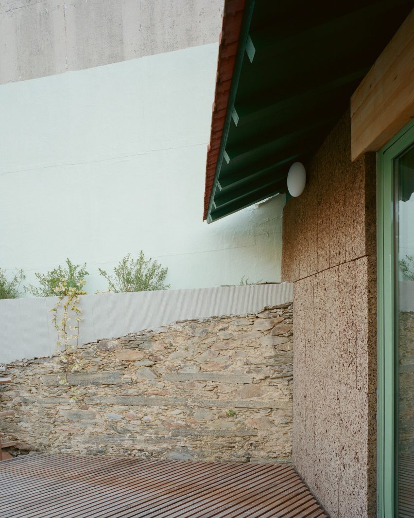 House in Valango by Atelier Local