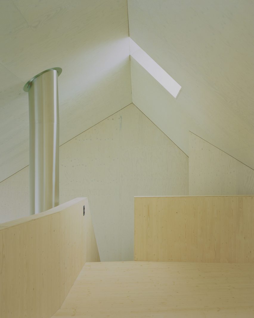 Mezzanine level inside Number 7 Bretscha